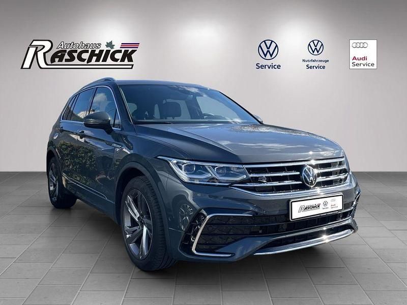 Gebraucht VW Tiguan R-line 150 PS (110 kW) 2022 Delfingrau SUV