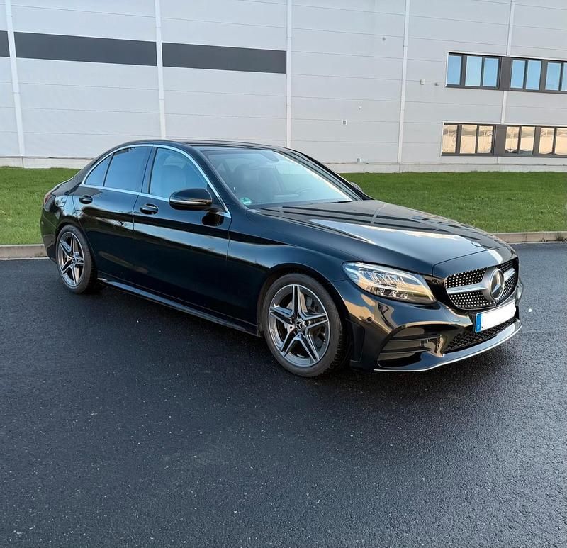 Schwarz Gebraucht 2021 Mercedes C220 AMG line Limousine | 27.990 € (Fairer Preis) - Bild 1/4