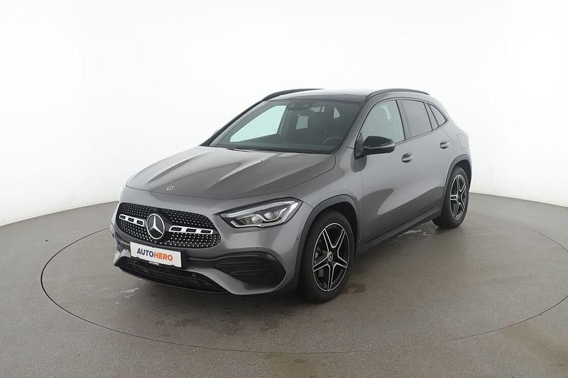 Grau Gebraucht 2020 Mercedes GLA200 AMG line SUV | 32.460 € (Fairer Preis) - Bild 1/3