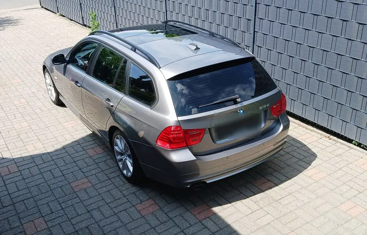 Gebraucht BMW 318 Sport Line 143 PS (105 kW) 2010 Silber Kombi