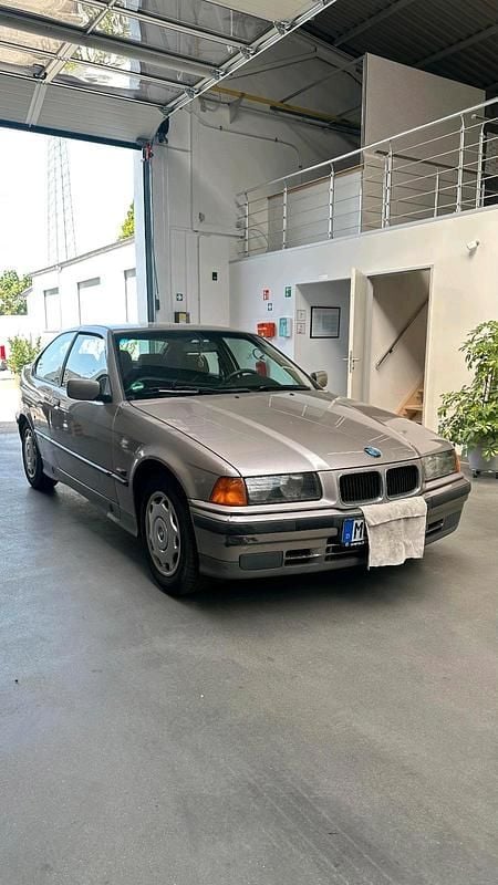 Gebraucht 1995 BMW 316 Compact Kleinwagen | 1.750 € - Bild 1/4