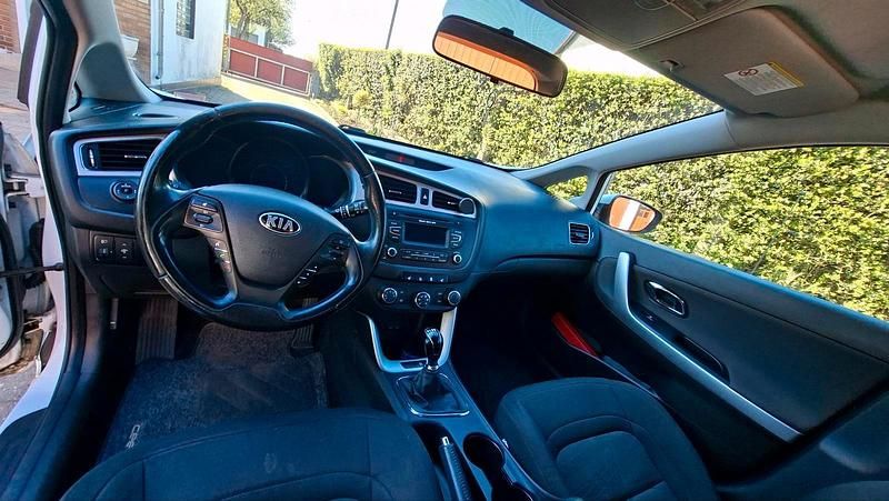 Second-hand Kia Ceed 99 CP (72 kW) 2013 Alb Hatchback