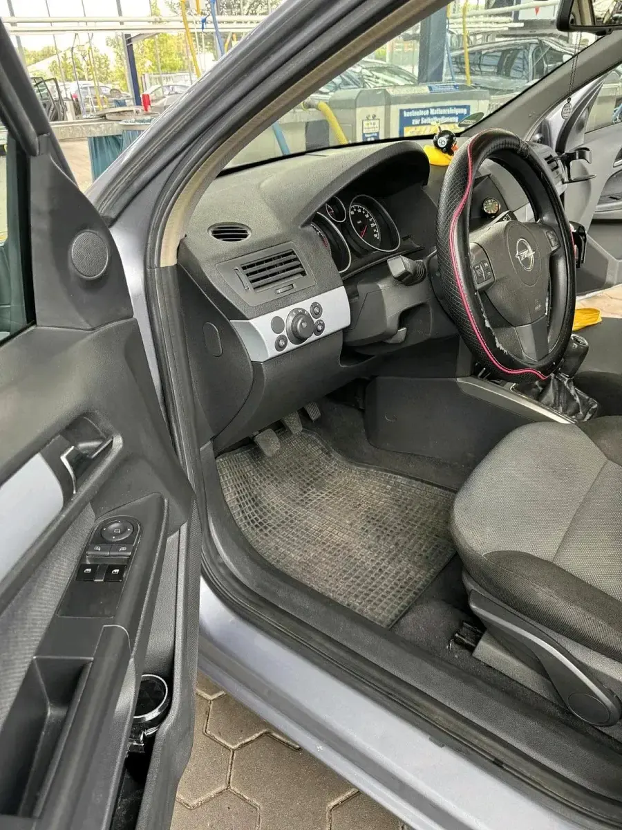Używany Opel Astra 90 KM (66 kW) 2005 Niebieski Kombi