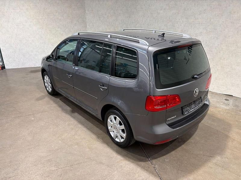 Gebraucht VW Touran Style 105 PS (77 kW) 2011 Grau Van / Kleinbus