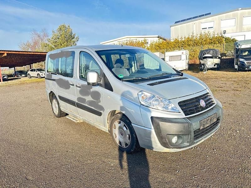 Gebraucht Fiat Scudo Family 128 PS (94 kW) 2013 Silber Van