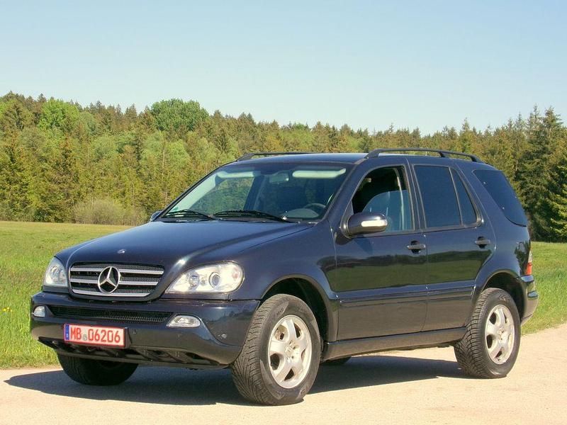 Schwarz Gebraucht 2004 Mercedes ML270 SUV | 5.980 € (Etwas zu teuer) - Bild 1/4