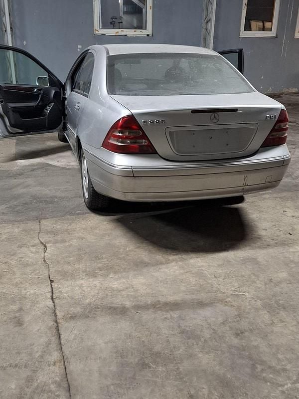 Gebraucht Mercedes C220 143 PS (105 kW) 2001 Limousine