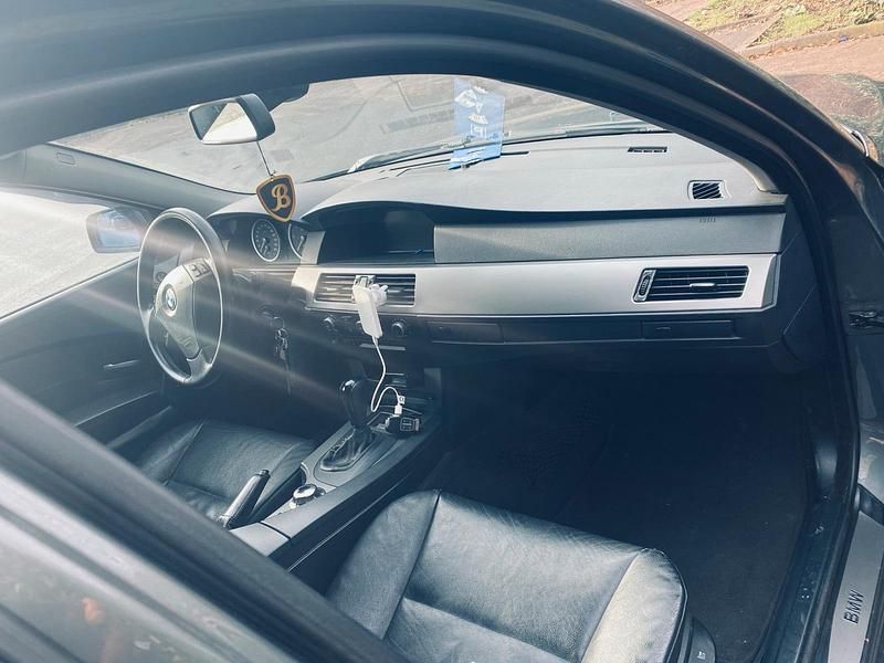 Gebraucht BMW 525 177 PS (130 kW) 2006 Grau Kombi