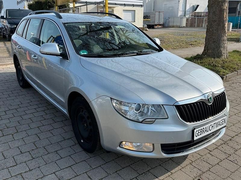 Gebraucht Skoda Superb Ambition 125 PS (91 kW) 2011 Silber Kombi