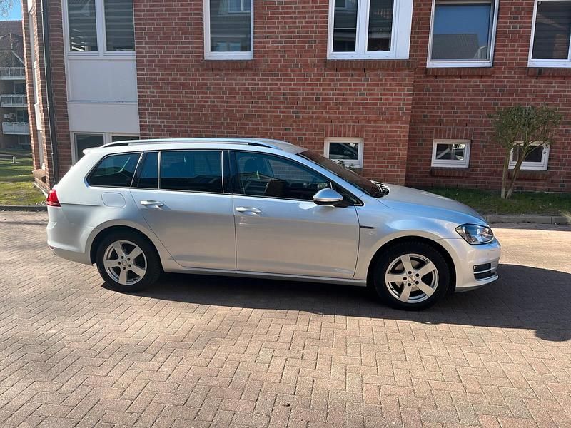 Gebraucht VW Golf VII 105 PS (77 kW) 2015 Silber Kombi