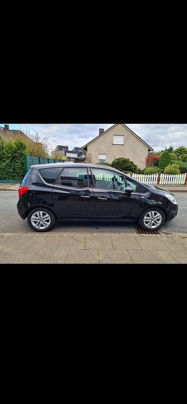 Gebraucht Opel Meriva 101 PS (74 kW) 2011 Schwarz Van / Kleinbus