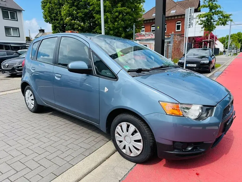 Gebraucht Mitsubishi Colt Invite 95 PS (69 kW) 2009 Blau Kleinwagen
