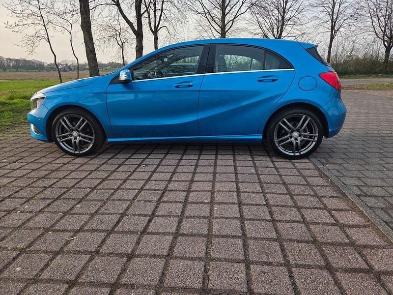 Gebraucht Mercedes A200 156 PS (114 kW) 2013 Blau Limousine