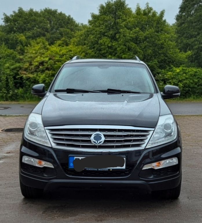 Schwarz Gebraucht 2017 Ssangyong Rexton Sapphire SUV | 22.900 € (Fairer Preis) - Bild 1/4