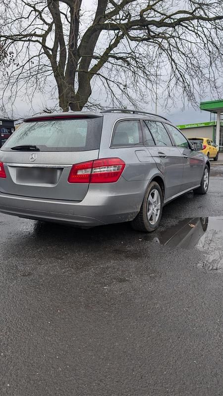 Gebraucht Mercedes E250 204 PS (150 kW) 2010 Silber Kombi