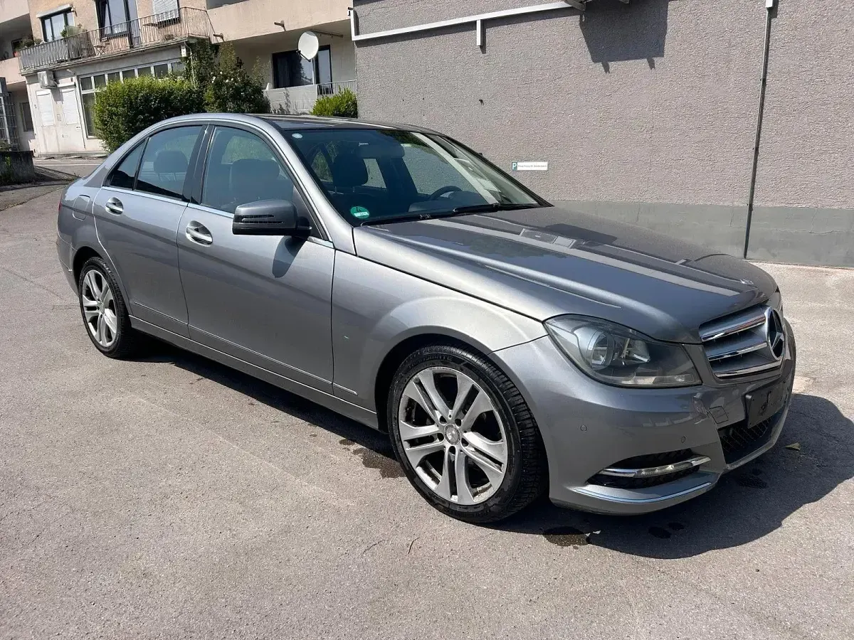 Gebraucht Mercedes C200 Elegance 136 PS (100 kW) 2012 Grau Limousine