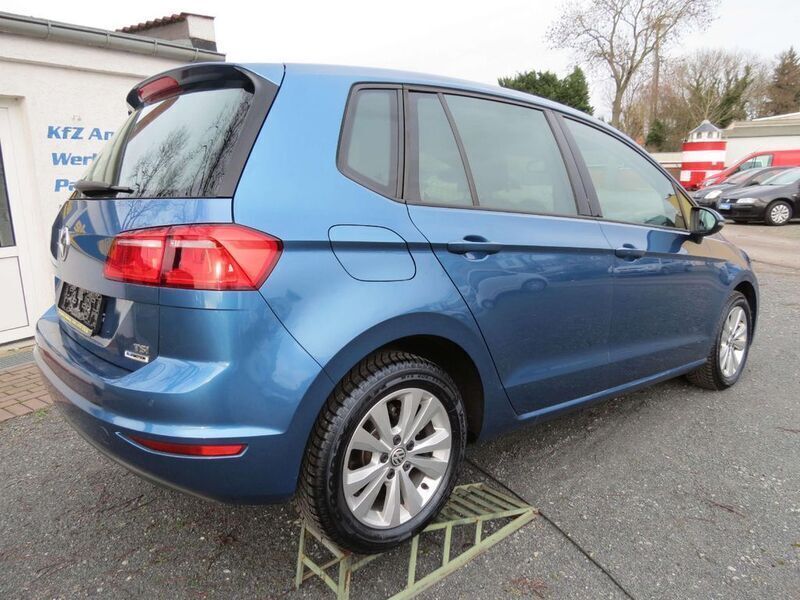 Blau Gebraucht 2014 VW Golf Sportsvan Comfortline Van / Kleinbus | 10.640 € (Fairer Preis) - Bild 1/4