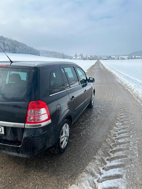 Gebraucht Opel Zafira 125 PS (91 kW) 2011 Schwarz Van / Kleinbus