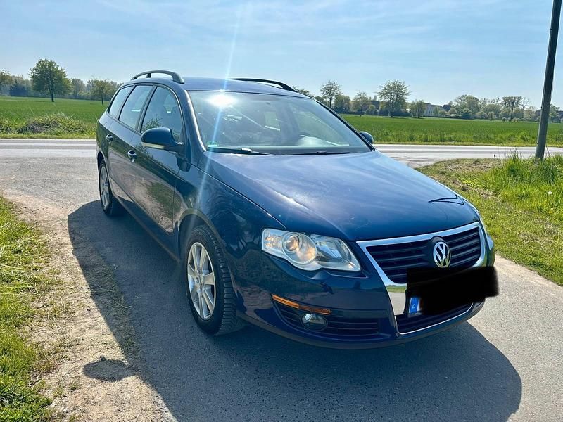Usata VW Passat 101 CV (74 kW) 2009 Blu Station wagon