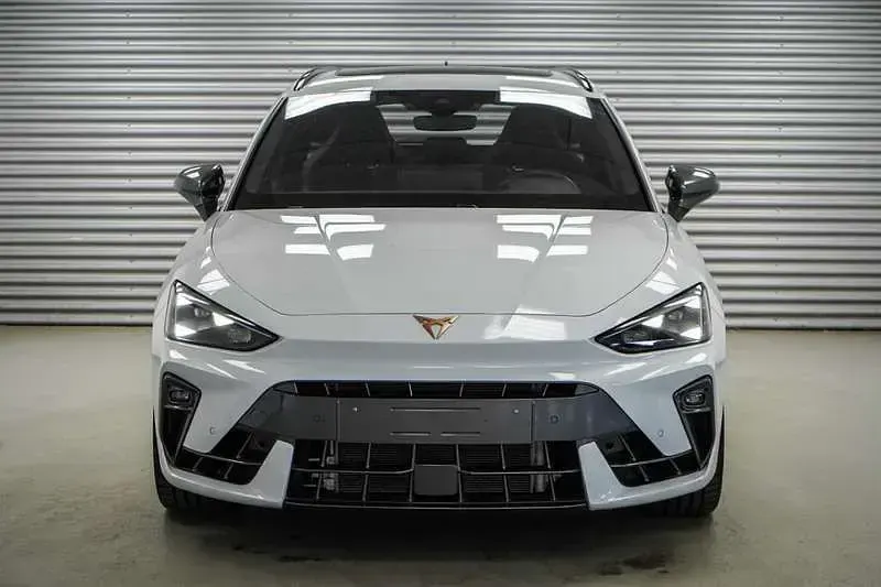 Gebraucht Cupra Leon VZ 333 PS (244 kW) 2025 Glacial white Kombi
