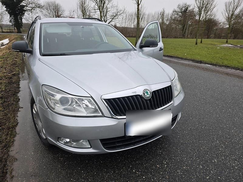 Gebraucht Skoda Octavia 102 PS (75 kW) 2011 Silber Kombi