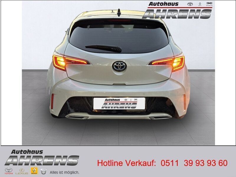 Gebraucht Toyota Corolla Club 180 PS (132 kW) 2020 Hell weiß metallic Limousine