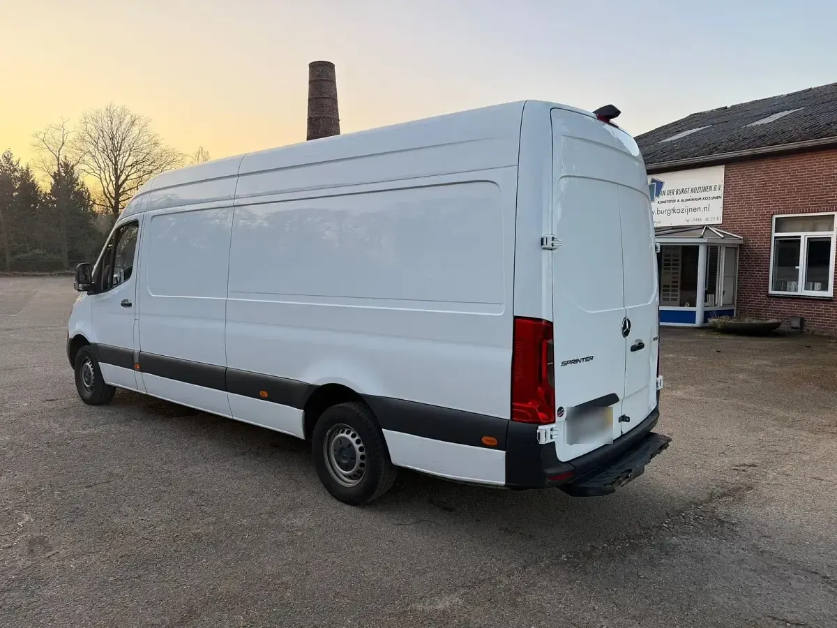 Gebraucht Mercedes Sprinter 150 PS (110 kW) 2023 Weiß Van