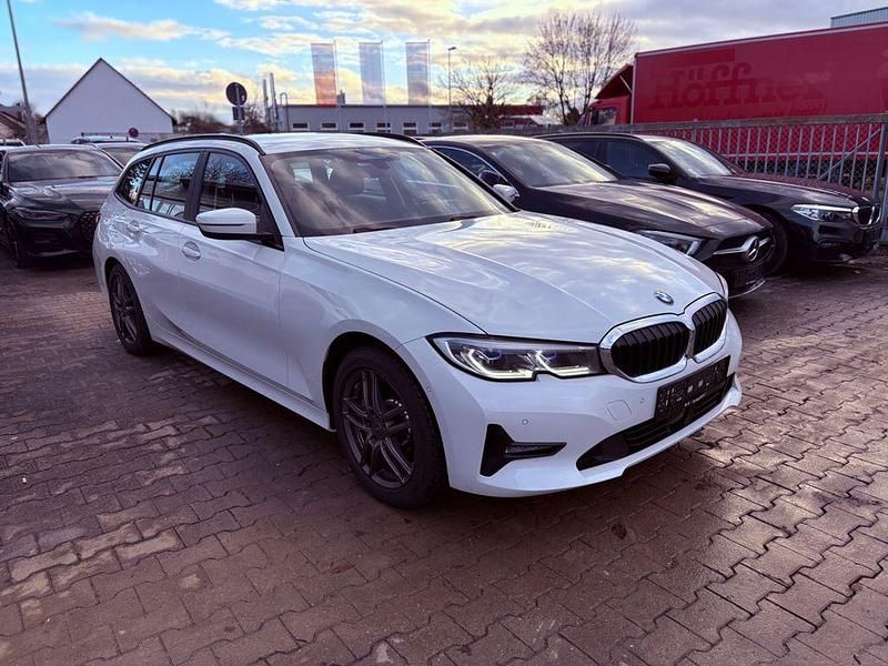 Gebraucht BMW 330e Advantage 184 PS (135 kW) 2021 Weiß Kombi