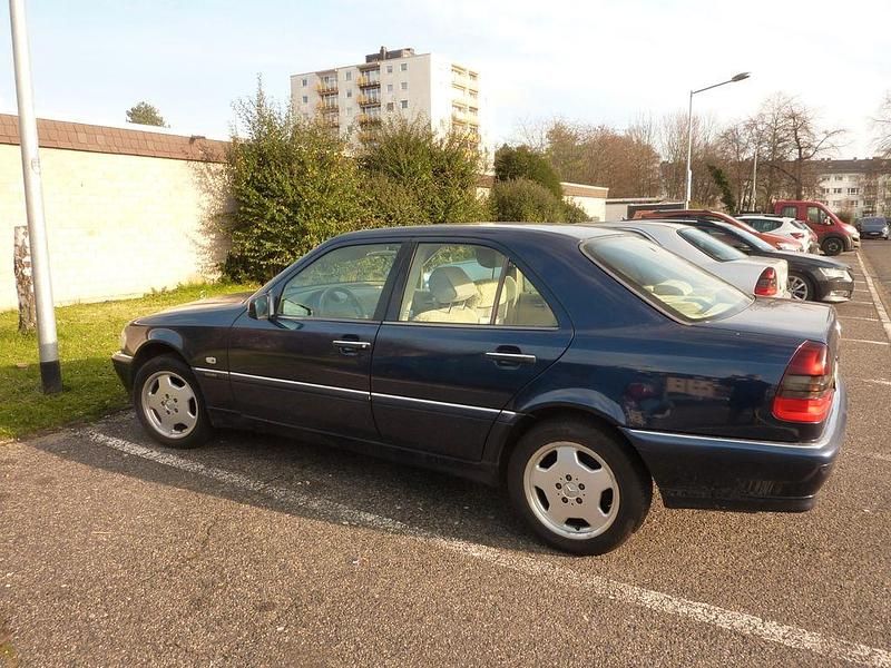 Gebraucht Mercedes C280 Elegance 197 PS (144 kW) 1997 Blau Limousine
