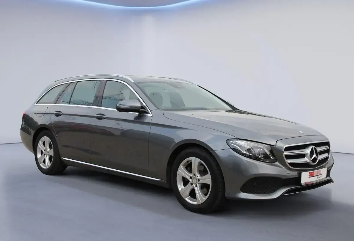 Gebraucht Mercedes E220 Avantgarde 194 PS (142 kW) 2016 Grau Kombi