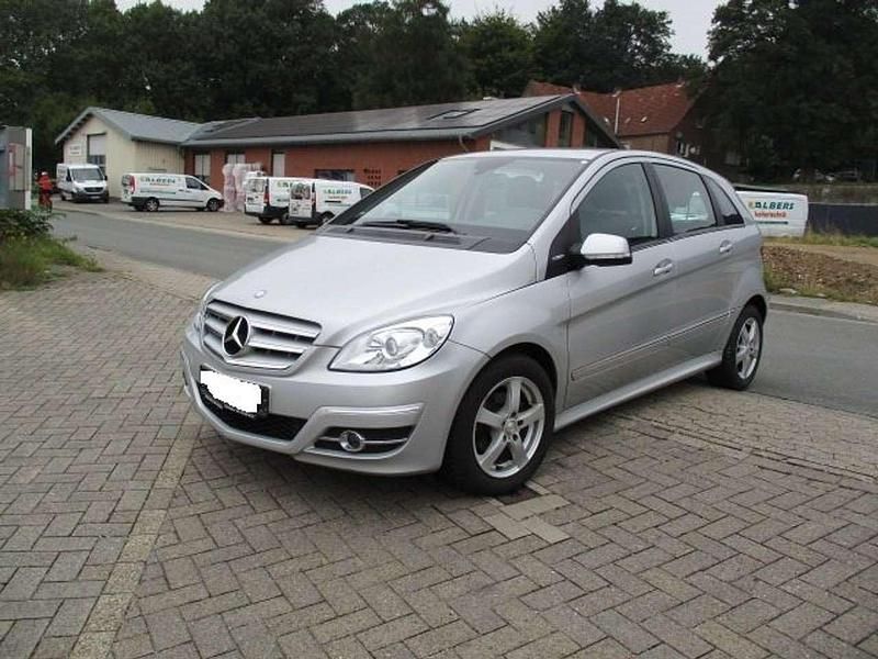 Silber Gebraucht 2011 Mercedes B160 Sport Edition Van / Kleinbus | 5.850 € (Guter Preis) - Bild 1/4