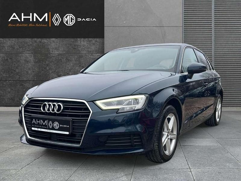 Kosmosblau metallic Gebraucht 2019 Audi A3 Sport Limousine | 15.990 € (Fairer Preis) - Bild 1/4