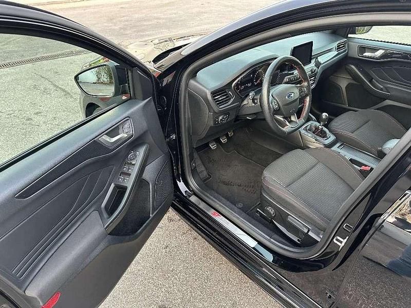 Gebraucht Ford Focus ST-Line 125 PS (91 kW) 2021 Schwarz Limousine