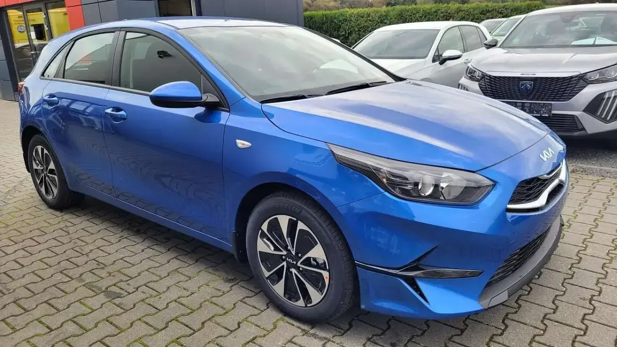 Gebraucht Kia Ceed 140 PS (102 kW) 2025 Blue flame Kleinwagen