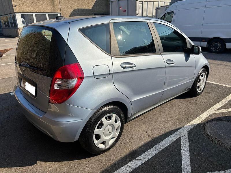 Gebraucht Mercedes A150 95 PS (69 kW) 2009 Blau Limousine