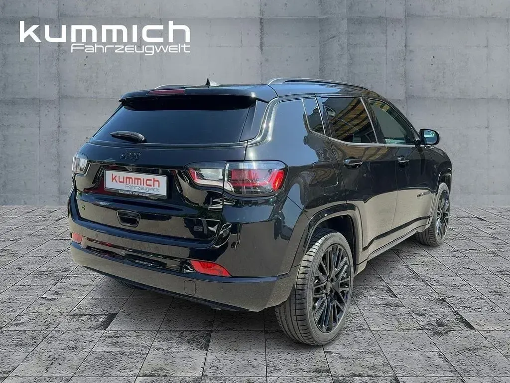 Gebraucht Jeep Compass 131 PS (96 kW) 2024 Schwarz SUV