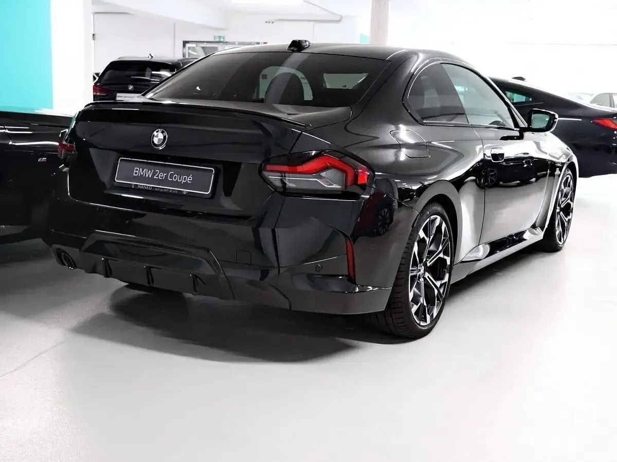 Gebraucht BMW 220 Efficient Dynamics 190 PS (139 kW) 2025 Black sapphire Coupé