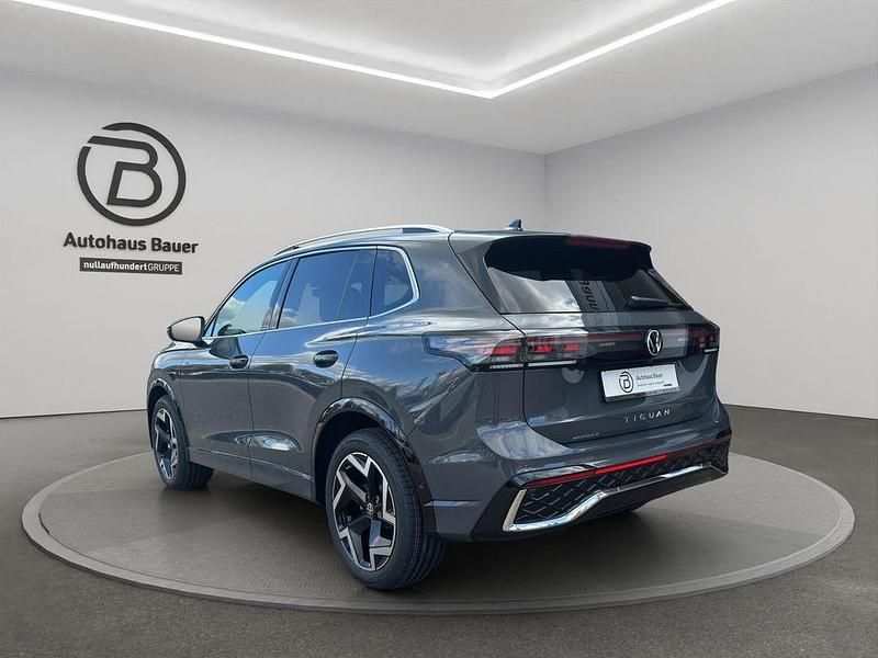 Neu VW Tiguan R-line 150 PS (110 kW) 2026 Grau SUV