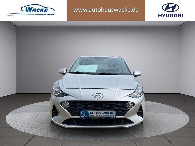 Gebraucht Hyundai i10 Trend 67 PS (49 kW) 2020 Farbe: silber Kleinwagen