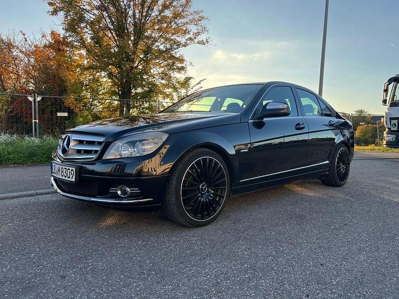Schwarz Gebraucht 2007 Mercedes C200 Avantgarde Limousine | 4.650 € (Fairer Preis) - Bild 1/4