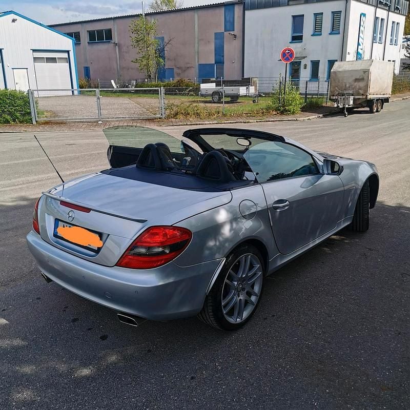 Silber Gebraucht 2008 Mercedes SLK200 AMG line Cabrio | 7.777 € (Guter Preis) - Bild 1/4