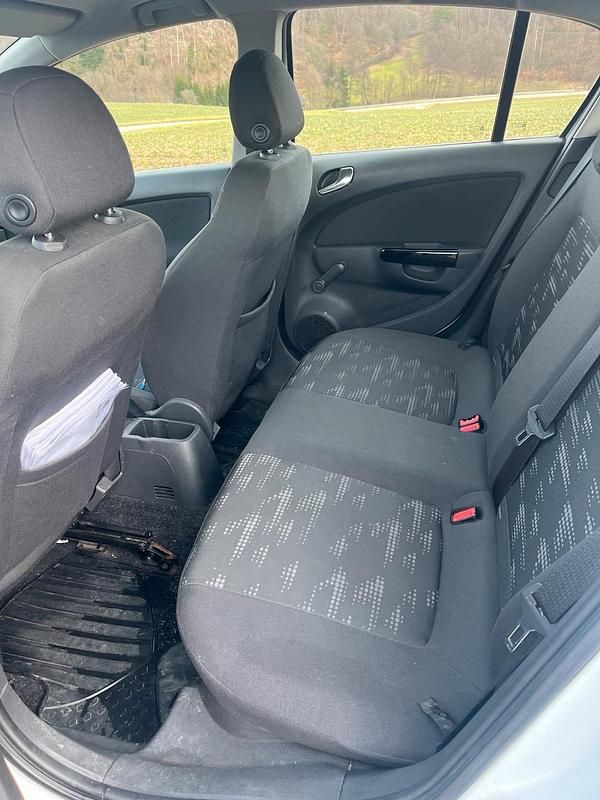 Second-hand Opel Corsa 75 CP (55 kW) 2013 Alb Hatchback