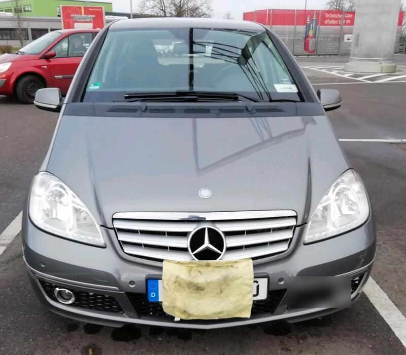 Grau Gebraucht 2012 Mercedes A180 Limousine | 6.800 € (Fairer Preis) - Bild 1/4