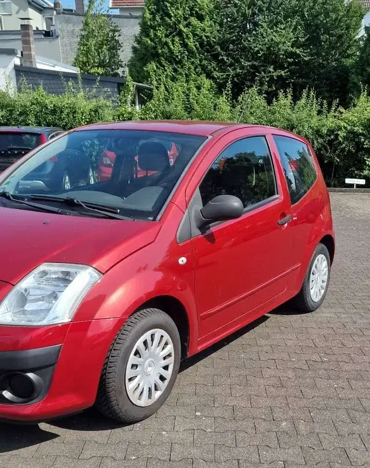 Gebraucht Citroën C2 Tonic 60 PS (44 kW) 2009 Farbe luziferrot/metallic Kleinwagen