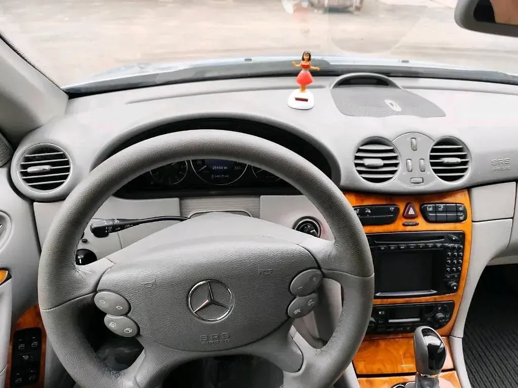 Gebraucht Mercedes CLK320 218 PS (160 kW) 2003 Andere farben Cabrio
