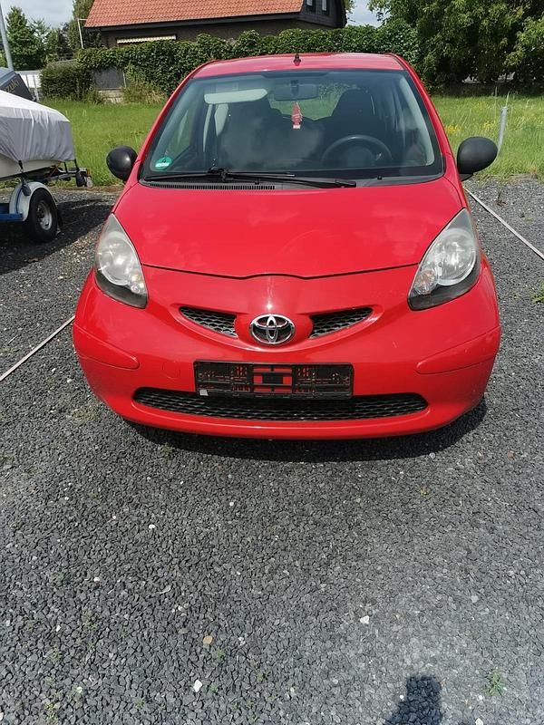 Rot Gebraucht 2006 Toyota Aygo Kleinwagen | 999 € (Fairer Preis) - Bild 1/4