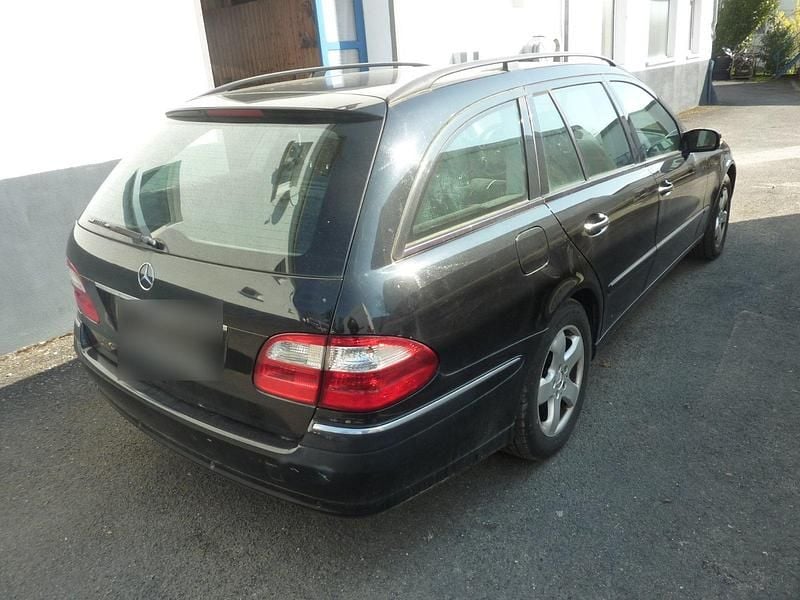 Gebraucht Mercedes E200 163 PS (119 kW) 2004 Schwarz Kombi