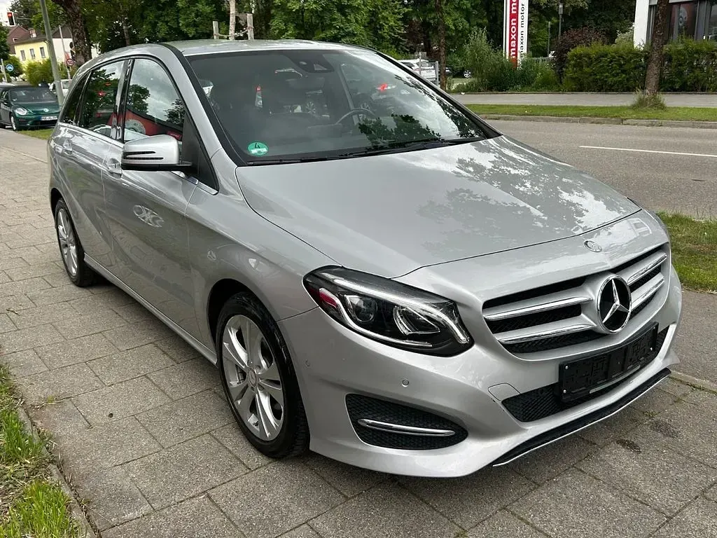 Gebraucht Mercedes B200 Urban 156 PS (114 kW) 2015 Silber Kleinwagen