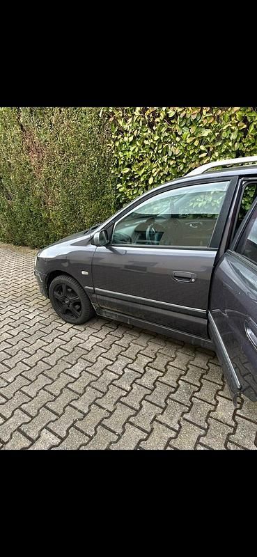 Grau Gebraucht 2006 Mitsubishi Space Star Kombi | 550 € - Bild 1/3