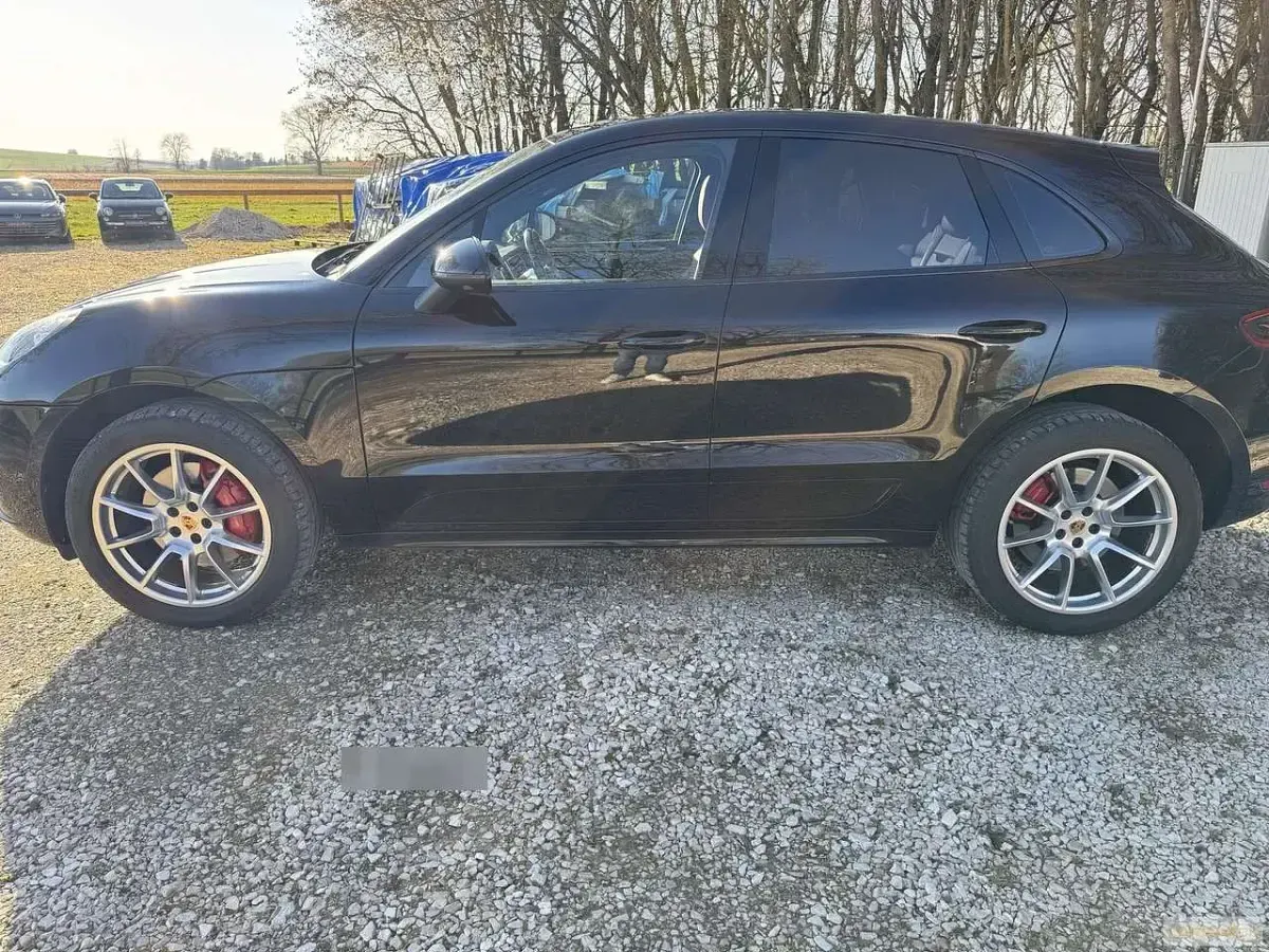 Second-hand Porsche Macan Turbo 400 CP (294 kW) 2015 Negru SUV